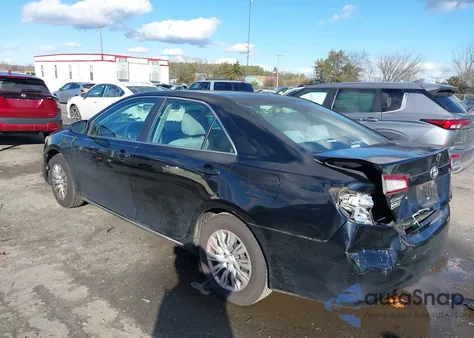 2014 Toyota Camry Le z USA, uszkodzony, nr VIN 4T4BF1FK6ER411295